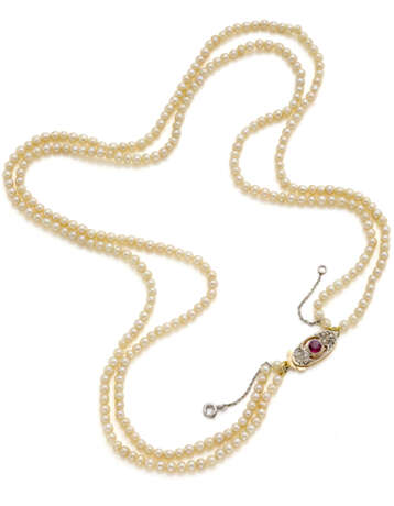 Two strand pearl necklace with old mine diamond, synthetic ruby, yellow gold and platinum clasp, mm 3.10 circa pearls, diamonds in all ct. 0.15 circa, g 13.10 circa, length cm 43.7 circa. - Foto 1