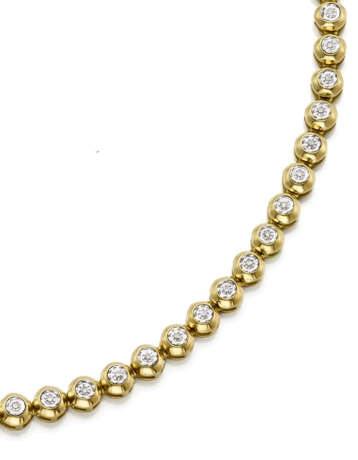 Huit huit diamond and bi-coloured gold necklace, diamonds in all ct. 0.90 circa, g 39.68 circa, length cm 38.5 circa. - фото 3