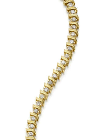 Diamond and yellow 14K gold modular bracelet, diamonds in all ct. 3.50 circa, g 19.07 circa, length cm 17.7 circa. - Foto 1