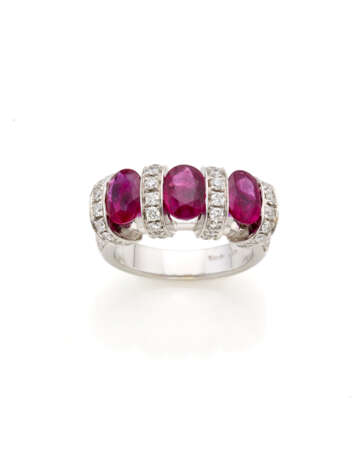 CRIVELLI | Diamond and ruby white gold ring, diamonds in all ct. 1.20 circa, rubies in all ct. 3.10 circa, g 11.05 circa size 12/52. Marked 3130 AL. - photo 1