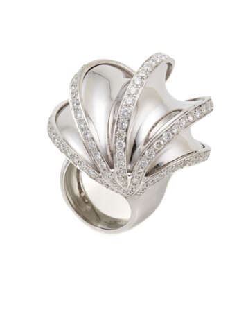 Diamond and white gold ring, diamonds in all ct. 3.80 circa, g 41.80 circa size 12/52. - photo 1