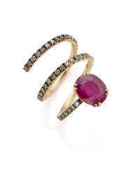 Oval ct. 2.60 circa ruby, brown diamond and pink gold snake shaped ring, diamonds in all ct. 1.40 circa, g 5.69 circa size 12/52.