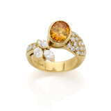 Oval ct. 2.90 circa yellow sapphire, round and navette diamond yellow gold ring, diamonds in all ct. 1.10 circa, g 8.27 circa size 14/54. Marked 1974 AL. - Foto 1