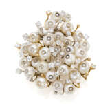 Diamond and pearl bi-coloured gold brooch, diamonds in all ct. 2.20 circa, g 31.66 circa, length cm 5.10 circa. - Foto 1