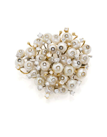 Diamond and pearl bi-coloured gold brooch, diamonds in all ct. 2.20 circa, g 31.66 circa, length cm 5.10 circa. - фото 3