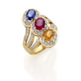 Ruby, blue and yellow sapphire and round diamond yellow gold ring, diamonds in all ct. 1.20 circa, g 10.38 circa size 20/60. - photo 2