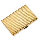 ILLARIO | Fluted yellow gold cigarette case accented with onyx clasp, g 215.63 circa, length cm 12.2, width cm 8.1 circa. Marked CIF and inventory number. Cased by Ronchi Milano - photo 2