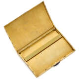 ILLARIO | Fluted yellow gold cigarette case accented with onyx clasp, g 215.63 circa, length cm 12.2, width cm 8.1 circa. Marked CIF and inventory number. Cased by Ronchi Milano - фото 3