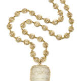 Yellow gold ideogram chain necklace holding a sculpted jadeite pendant, g 190.79 circa, length cm 90 circa. - photo 1