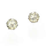 Round ct. 1.10 circa and ct. 1.00 circa diamond and white gold earrings, g 2.05 circa. - фото 1