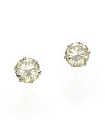Round ct. 1.10 circa and ct. 1.00 circa diamond and white gold earrings, g 2.05 circa. - photo 1