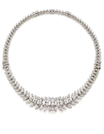 Round and baguette diamond white gold necklace divisible into two cm 18.00 and cm 18.50 circa bracelets, diamonds in all ct. 12.20 circa, g 66.63 circa, length cm 41.50 circa. - photo 1