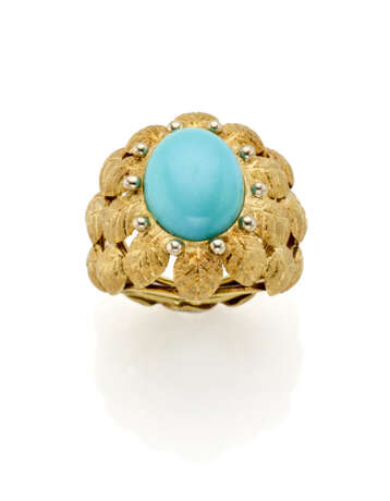 GIANMARIA BUCCELLATI (attr.) | Cabochon turquoise and yellow chiseled gold ring with leaves, g 12.58 circa size 13/53. Marked 810 N.. Cased by Gianmaria Buccellati (slight defects) - Foto 1