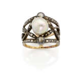 Irregular pearl, rose cut diamond, gold and silver intertwined ring, mm 9.40 x 10.20 circa pearl, g 7.12 circa size 17/57. (defects and losses) - Foto 2