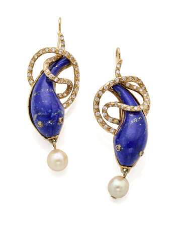 Lapis lazuli, diamond and yellow 9K gold snake shaped earrings holding a mm 8.20 circa pearl, diamonds in all ct. 1.00 circa, g 21.33 circa, length cm 6.3 circa. (slight defects) - photo 1