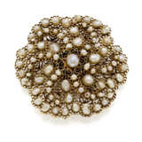 Pearl and yellow gold rosette shaped openwork brooch, mm 7.30 to mm 2.08 circa pearls, g 34.05 circa, diam. cm 6.30 circa. - фото 1