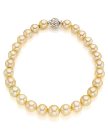 Graduated gold pearl necklace accented with pavé diamond and white gold bead shaped clasp, diamonds in all ct. 3.10 circa, mm 12.15 to mm 15.90 circa pearls, g 101.69 circa, length cm 38 circa. - фото 1