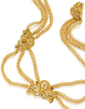 Blue enamel and yellow gold filigree festoon necklace, g 28.03 circa, length cm 43.0 circa. (slight defects) - Foto 3