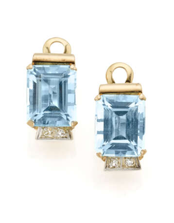 Octagonal ct. 7.20 circa and ct. 7.30 circa aquamarine, huit huit diamond, gold and platinum earrings, g 11.13 circa, length cm 1.9 circa. - фото 1