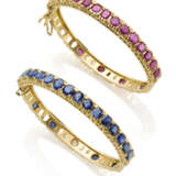 Pair of sapphire, ruby and yellow gold openable bangle bracelets, sapphires in all ct. 8.10 circa, rubies in all ct. 8.10 circa, in all g 49.79 circa, diam. cm 4.4 circa. (defects and losses) - photo 2