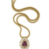 Yellow gold necklace holding a pear shaped ct. 2.90 circa ruby, round, marquise and pear shaped diamond pendant, diamonds in all ct. 2.60 circa, cm 2.80 circa pendant, g 17.73 circa, length cm 41.0 circa. Marked 1084 VI. - photo 3