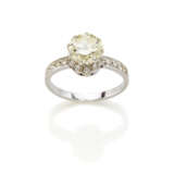 Round ct. 2.90 circa diamond white gold ring accented with smaller diamonds, in all ct. 3.20 circa, g 5.09 circa size 20/60. - photo 1