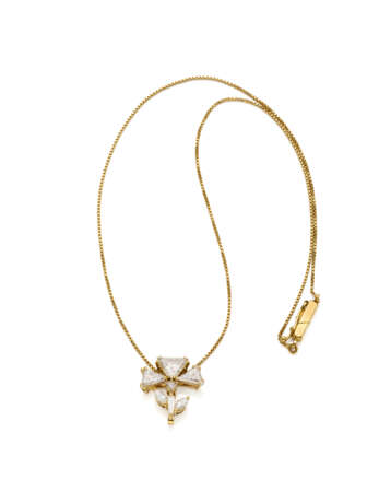 Yellow gold chain necklace holding a cm 1.80 circa triangular, tapered and marquise diamond flower shaped pendant, diamonds in all ct. 2.20 circa, g 6.33 circa, length cm 40.5 circa. (defects) - photo 3