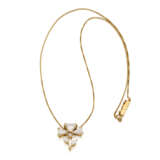 Yellow gold chain necklace holding a cm 1.80 circa triangular, tapered and marquise diamond flower shaped pendant, diamonds in all ct. 2.20 circa, g 6.33 circa, length cm 40.5 circa. (defects) - Foto 3