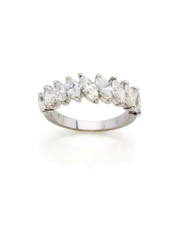 Marquise diamond and white gold ring, in all ct. 1.70 circa, g 4.80 circa size 14/54. - photo 1