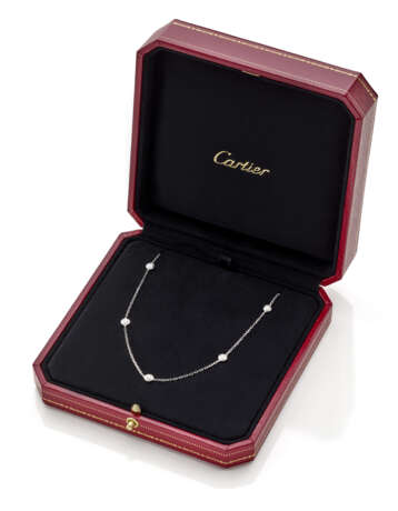 CARTIER | Diamond and white gold necklace, diamonds in all ct. 0.70 circa, g 4.31 circa, length cm 41 circa. Signed Cartier, marked AU750 and inventory number. In original case - Foto 3