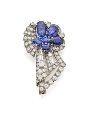 Round and baguette diamond, sapphire, platinum and gold rosette brooch, diamonds in all ct. 2.70 circa, sapphires in all ct. 6.30 circa, g 11.30 circa, length cm 4.40 circa. - photo 1