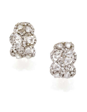 Round and rose cut diamond white gold earrings, diamonds in all ct. 2.20 circa, g 11.81 circa, length cm 1.90 circa. - фото 1