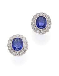 Oval sapphire and diamond white gold earrings, sapphires in all ct. 3.50 circa, diamonds in all ct. 1.30 circa, g 5.87 circa, length cm 1.50 circa.