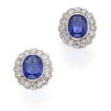 Oval sapphire and diamond white gold earrings, sapphires in all ct. 3.50 circa, diamonds in all ct. 1.30 circa, g 5.87 circa, length cm 1.50 circa. - фото 2