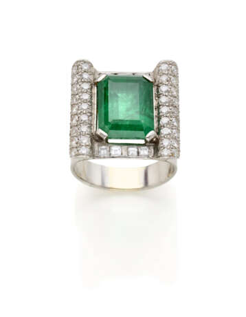 Octagonal ct. 8.00 circa emerald and diamond white gold ring, diamonds in all ct. 2.00 circa, g 18.61 circa size 20/60. - Foto 2