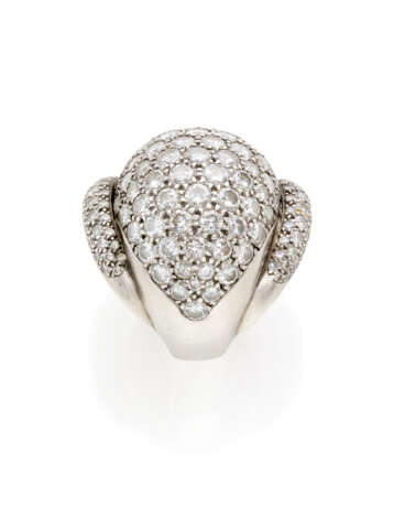 Pavé diamond and white gold ring, diamonds in all ct. 6.90 circa, g 34.36 circa size 14/54. French import mark. - Foto 1