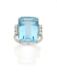 Octagonal ct. 14.70 circa aquamarine and diamond white gold ring, diamonds in all ct. 0.10 circa, g 7.01 circa size 13/53.