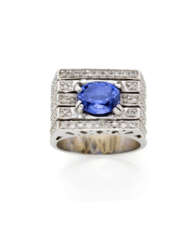 Oval ct. 2.50 circa sapphire and huit huit diamond white gold band ring, diamonds in all ct. 0.60 circa, g 14.49 circa size 14/54.