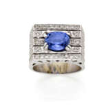 Oval ct. 2.50 circa sapphire and huit huit diamond white gold band ring, diamonds in all ct. 0.60 circa, g 14.49 circa size 14/54. - photo 2