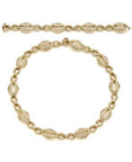 Produktkatalog. Diamond and yellow gold chain jewellery set comprising cm 44.50 circa necklace and cm 17.50 circa bracelet, diamonds in all ct. 15.10 circa, in all g 97.52 circa. French assay and goldsmith mark.