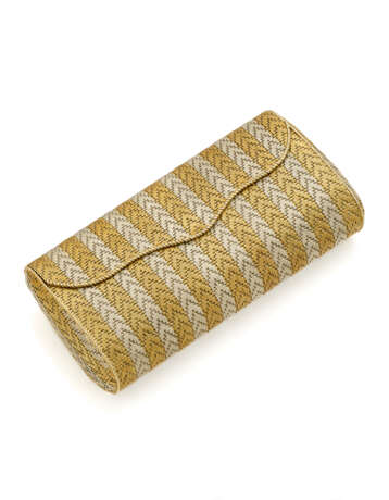 Bi-coloured chiseled gold clutch evening bag with inside mirror, gross g 425.01 circa, length cm 18.7, width cm 8.9 circa. Marked 866 AL. (slight defect to the mirror) - Foto 3