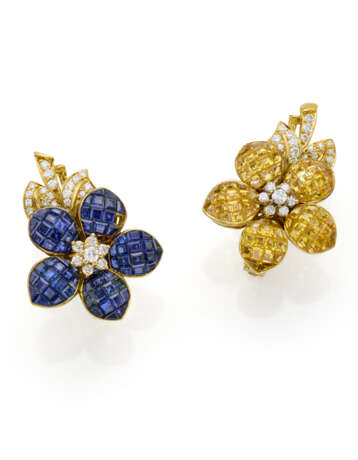 SABBADINI | Diamond, blue and yellow calibré sapphire flower shaped earrings, diamonds in all ct. 0.90 circa, g 20.02 circa, length cm 3.10 circa. Signed and marked Sabbadini, 963 MI. (losses) - Foto 1