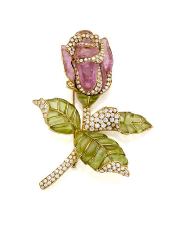 Tourmaline, peridot, diamond and yellow gold rose shaped brooch, diamonds in all ct. 2.20 circa, g 30.65 circa, length cm 7.10 circa. Marked 39 AL. (losses) - photo 1