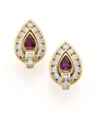Pear shaped ct. 1.20 circa and ct. 1.30 circa ruby, round and baguette diamond yellow gold earrings, diamonds in all ct. 5.00 circa, g 25.60 circa, length cm 2.7 circa.
