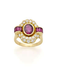 Oval ct. 1.80 circa ruby, diamond and calibré ruby yellow gold ring, diamonds in all ct. 1.00 circa, g 7.60 circa size 15/55.