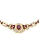 Diamond and yellow gold tapered chain necklace with oval ct. 3.00 circa and carré ruby centerpiece, diamonds in all ct. 3.00 circa, g 59.46 circa, length cm 37.8 circa. - Foto 3
