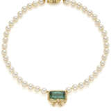 FARAONE (monture) | White pearl necklace with octagonal ct. 15.10 circa tourmaline and yellow gold centerpiece, diamond details in all ct. 0.70 circa, g 47.81 circa, length cm 42 circa. Signed and marked Montatura Faraone, 750, 20 MI. - фото 1