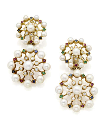 CHANTECLER CAPRI | Diamond, sapphire, ruby, emerald and button shaped pearl yellow gold earrings with removable pendants, diamonds in all ct. 1.60 circa, g 36.97 circa, length cm 5.9 circa. Signed Chantecler Capri. - фото 1