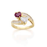 Heart shaped ct. 1.20 circa ruby and ct. 1.25 circa diamond yellow gold ring accented with baguette and tapered diamonds on the stem, diamonds in all ct. 1.90 circa, g 5.49 circa size 12/52. - photo 2