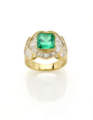 Octagonal ct. 3.30 circa emerald and calibré diamond yellow gold ring, diamonds in all ct. 2.30 circa, g 10.04 circa size 15/55. Marked 2294 AL. Cased by Magnani and with warranty